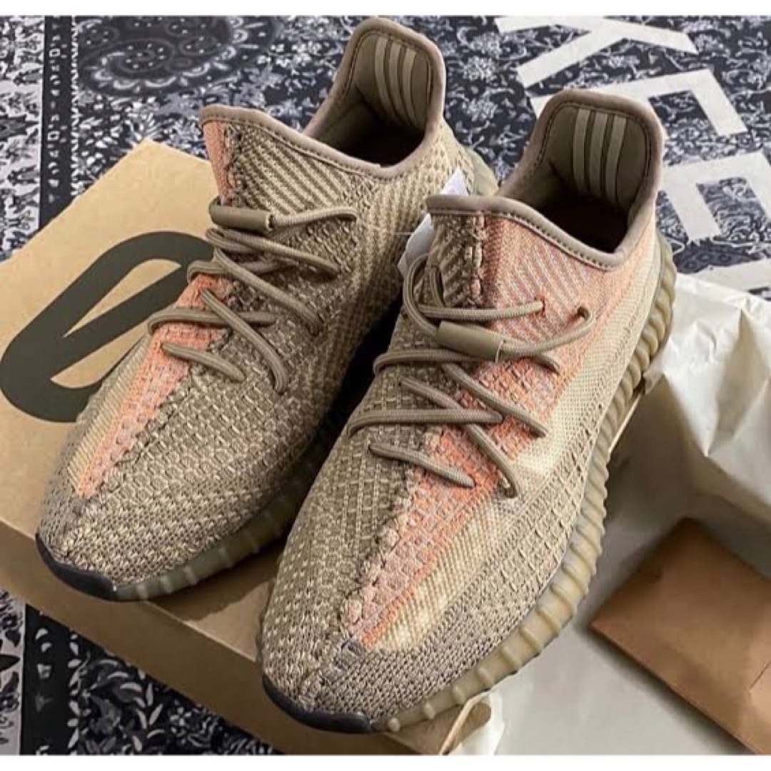 YEEZY（adidas）(イージー)のADIDAS YEEZY BOOST 350 V2 "SAND TAUPE" メンズの靴/シューズ(スニーカー)の商品写真