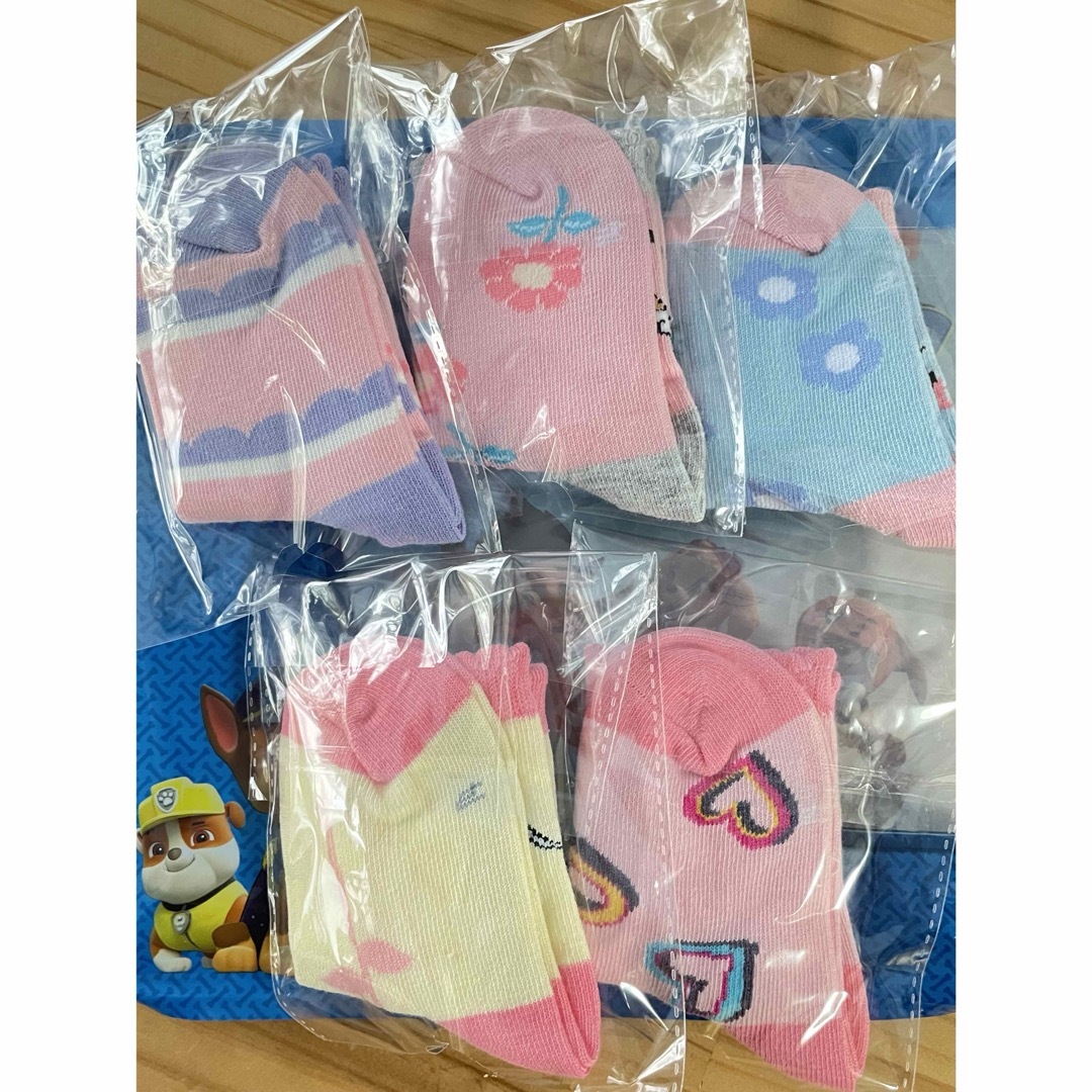 新品　女の子パウパトロール　パウパト　靴下 キッズソック　5足セット　16-18 キッズ/ベビー/マタニティのこども用ファッション小物(靴下/タイツ)の商品写真