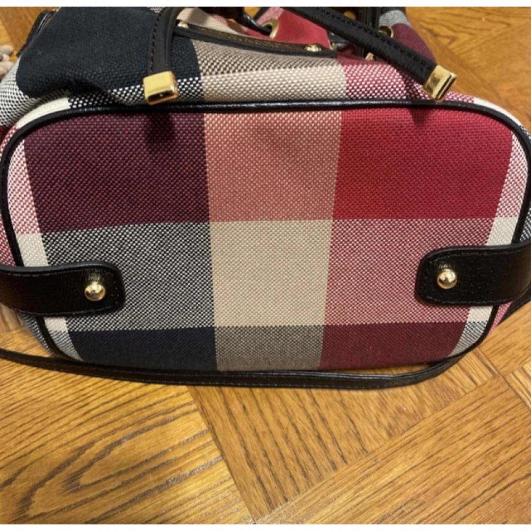 BURBERRY BLUE LABEL(バーバリーブルーレーベル)のキャンバス　コロンバッグ　ブルーレーベルクレストブリッジ レディースのバッグ(ショルダーバッグ)の商品写真