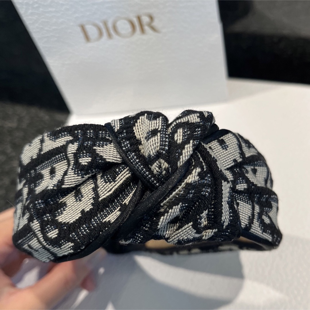 Dior 新品 カチューシャ - ヘアアクセサリー Dior 新品 カチューシャ - ヘアアクセサリー