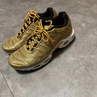 ナイキ(NIKE)のナイキ エア マックス プラスQS NIKE airmax plus ゴールド(スニーカー)