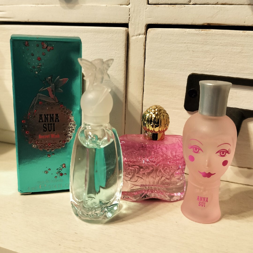 ANNA SUI(アナスイ)のアナスイ　ミニ香水　3つセットのまとめ売り コスメ/美容の香水(香水(女性用))の商品写真