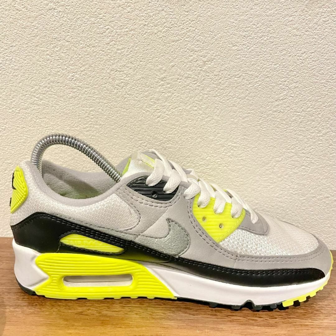 NIKE(ナイキ)のNIKE WMNS AIR MAX 90 ナイキ エア マックス 90 イエロー レディースの靴/シューズ(スニーカー)の商品写真