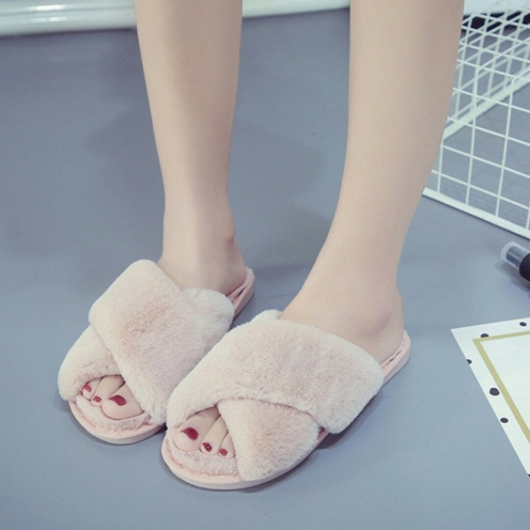 もこもこ ルームシューズ くすみピンク ファー スリッパ 韓国 Ｍ レディースの靴/シューズ(サンダル)の商品写真
