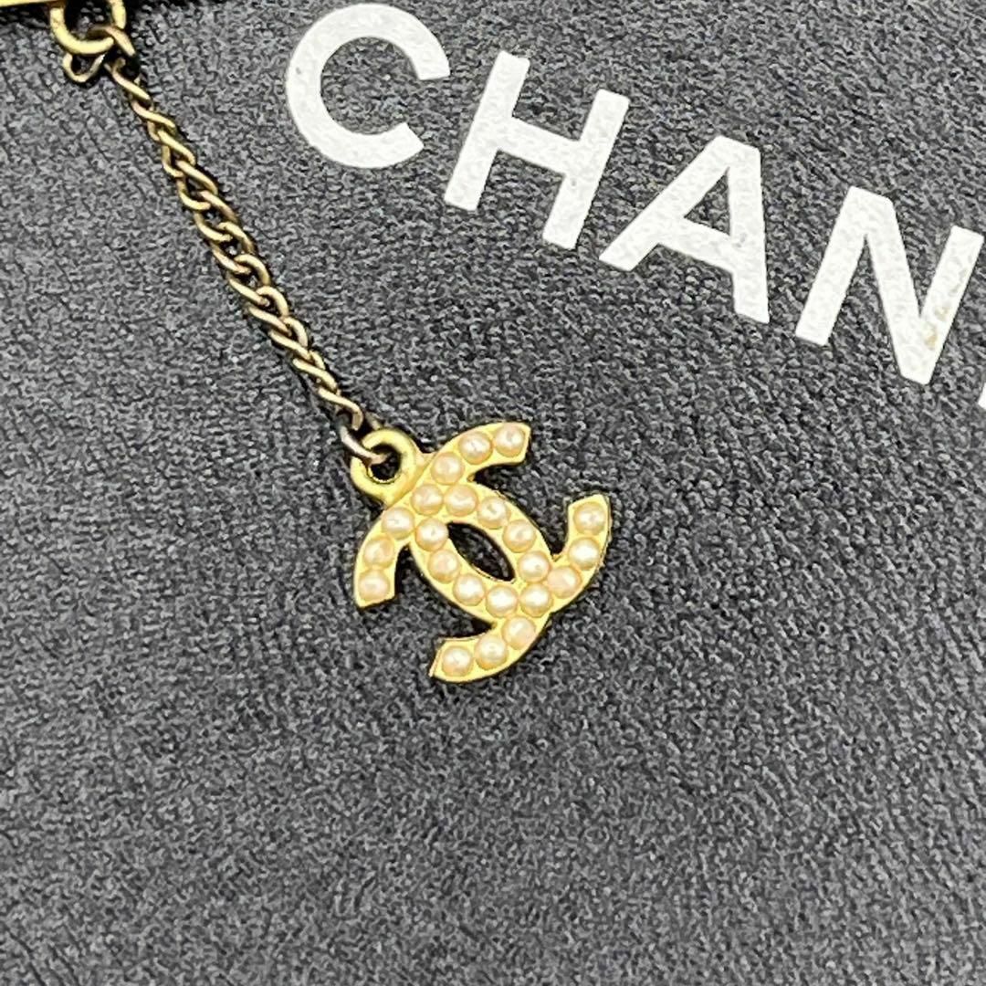 CHANEL(シャネル)の希少✨ CHANELブローチ バレッタ  ゴールド ココマーク パール 01A レディースのアクセサリー(ブローチ/コサージュ)の商品写真