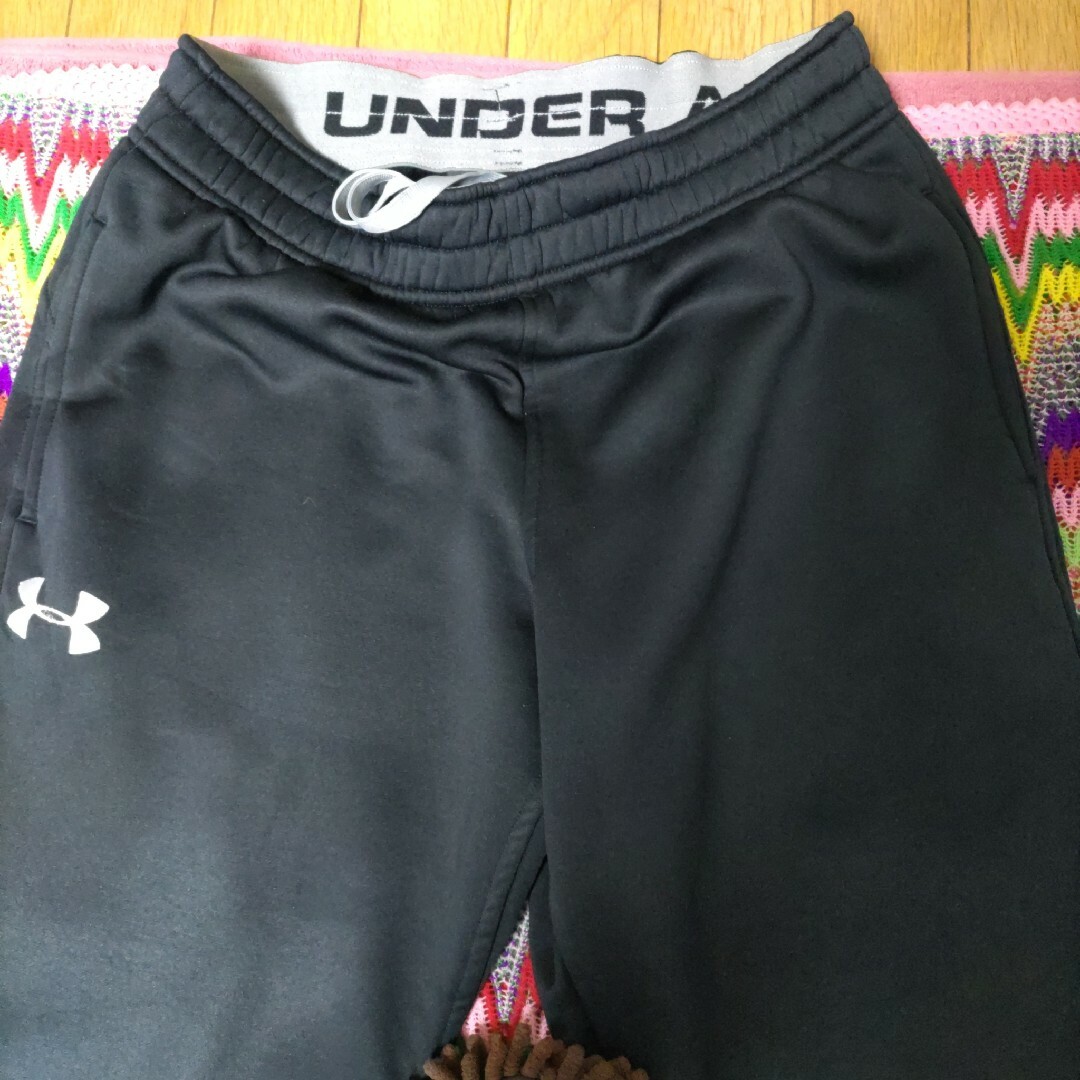 UNDER ARMOUR(アンダーアーマー)のUNDER ARMOUR　スエットパンツ黒　冬用　メンズL−LL　レディース3L スポーツ/アウトドアのトレーニング/エクササイズ(トレーニング用品)の商品写真