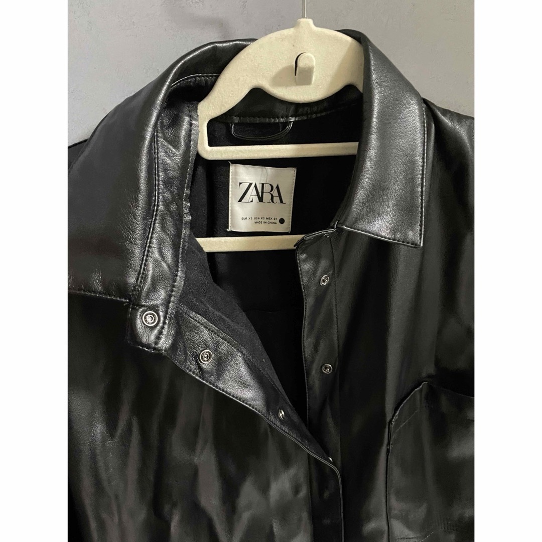 ZARA(ザラ)の値下げ　ZARAレザージャケット　シャツ レディースのジャケット/アウター(ライダースジャケット)の商品写真