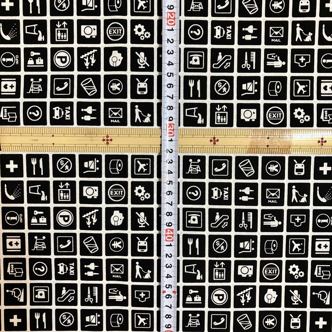 ピクトグラム柄✨図記号、絵文字、シンボル✨黒地に白✨100cm ピクトグラム柄✨図記号、絵文字、シンボル✨黒地に白✨100cm