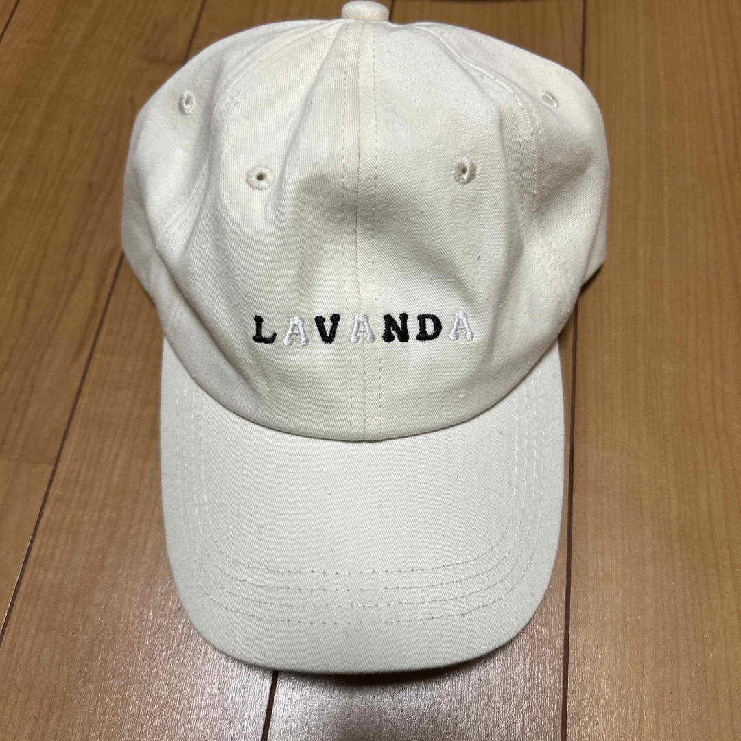 AAA(トリプルエー)のLAVANDA 白キャップ レディースの帽子(キャップ)の商品写真