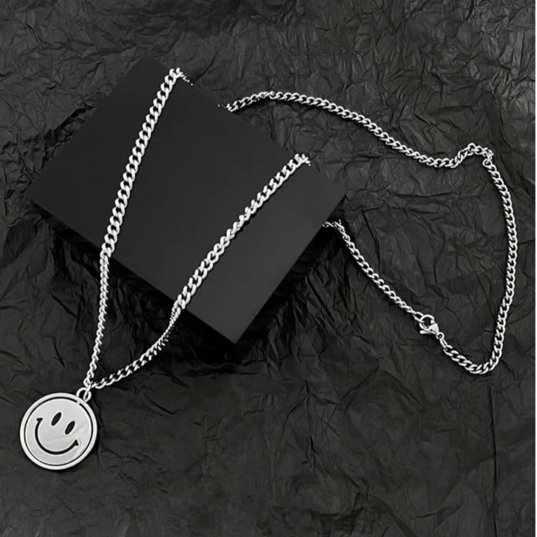 ネックレス　ニコちゃん　スマイル　レディース　シルバー　銀　チェーン　プレゼント メンズのアクセサリー(ネックレス)の商品写真