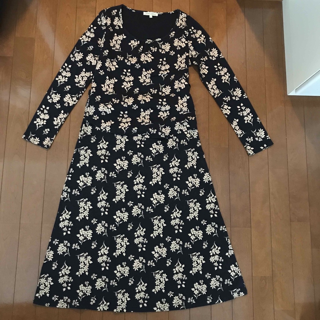 LAURA ASHLEY(ローラアシュレイ)の新品　ローラアシュレイ　セットアップ レディースのトップス(シャツ/ブラウス(長袖/七分))の商品写真