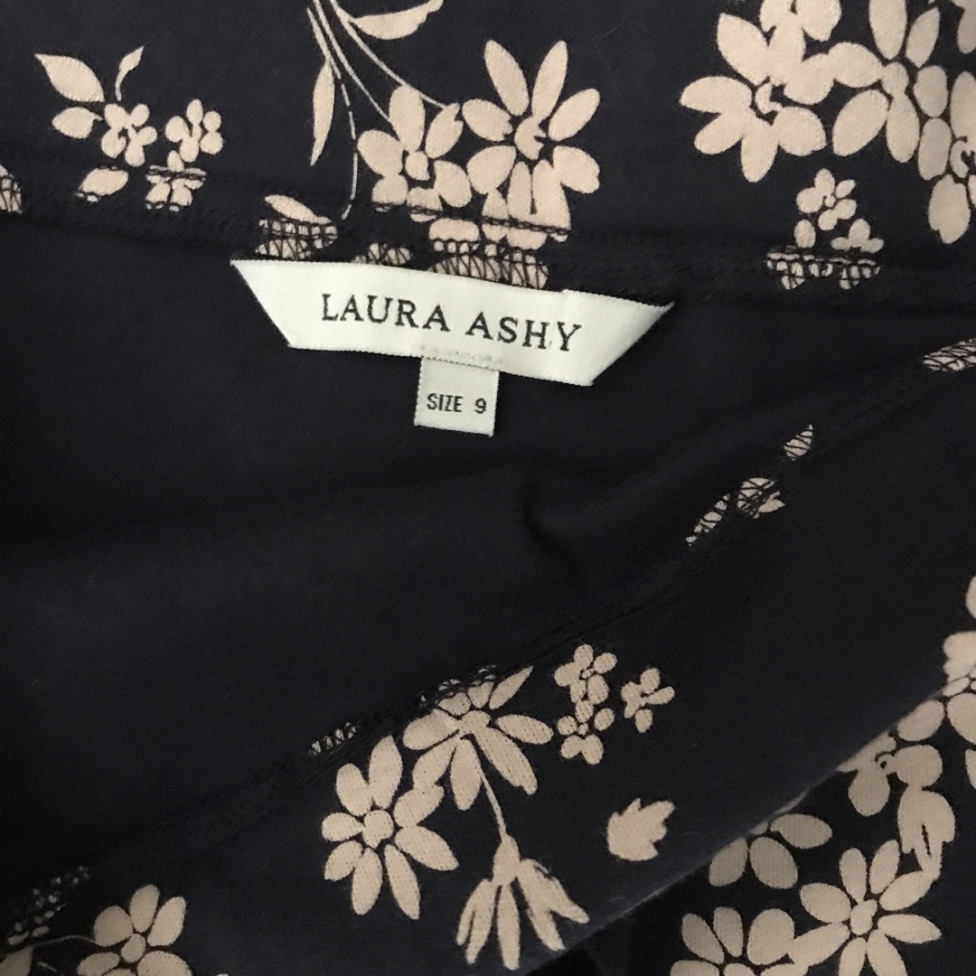 LAURA ASHLEY(ローラアシュレイ)の新品　ローラアシュレイ　セットアップ レディースのトップス(シャツ/ブラウス(長袖/七分))の商品写真