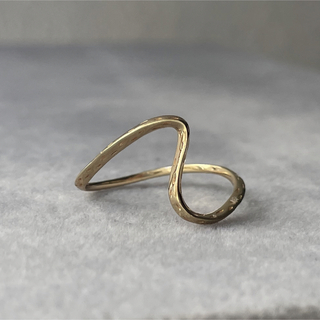 柔らかな曲線　重ね付け　リング　指輪　シンプル　ゴールド(リング(指輪))