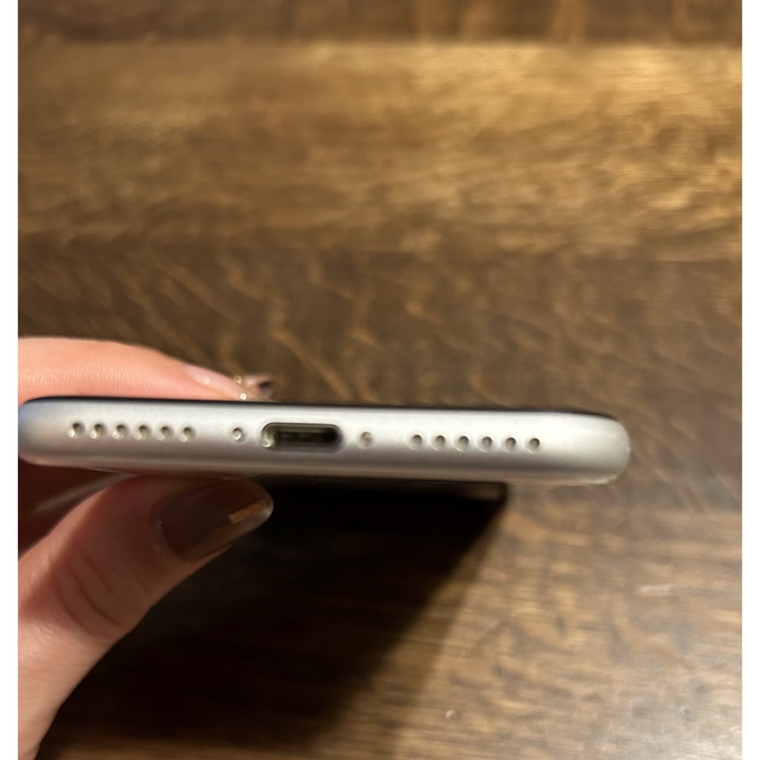 美品】iPhone SE2 (第2世代) 64GB ホワイト simフリー 美品】iPhone SE2 (第2世代) 64GB ホワイト simフリー