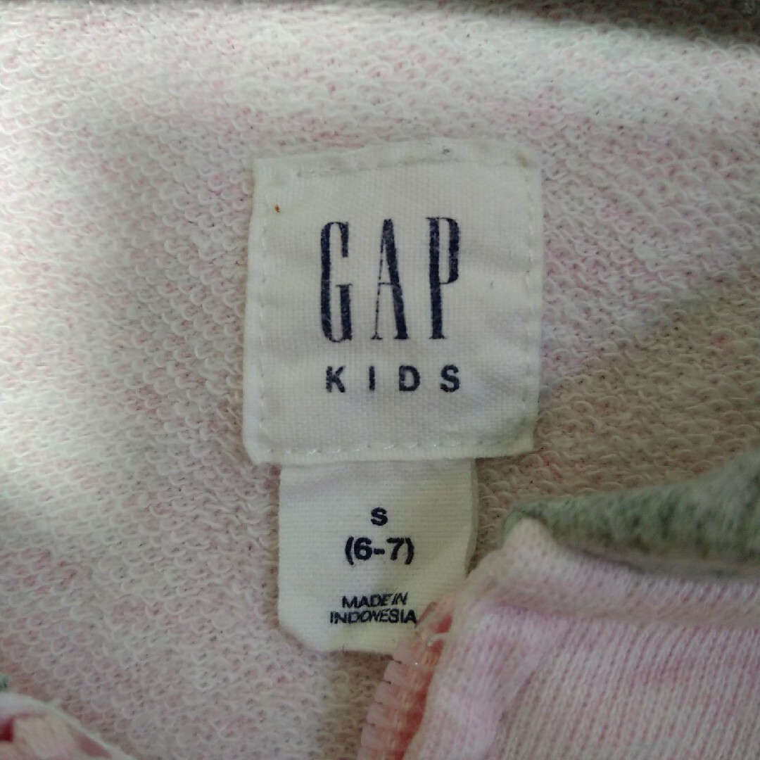 GAP Kids(ギャップキッズ)のギャップキッズ　パーカー　120サイズ キッズ/ベビー/マタニティのキッズ服女の子用(90cm~)(ジャケット/上着)の商品写真