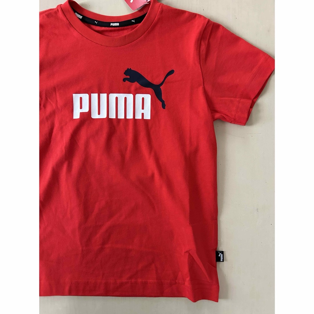 PUMA(プーマ)の新品タグ付き　130㎝ PUMAプーマ上下セットアップ　レッド×ネイビー キッズ/ベビー/マタニティのキッズ服男の子用(90cm~)(Tシャツ/カットソー)の商品写真