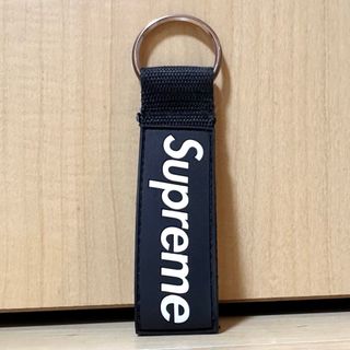 シュプリーム(Supreme)のSupreme - WEBBING KEYCHAIN " BLACK "(キーホルダー)