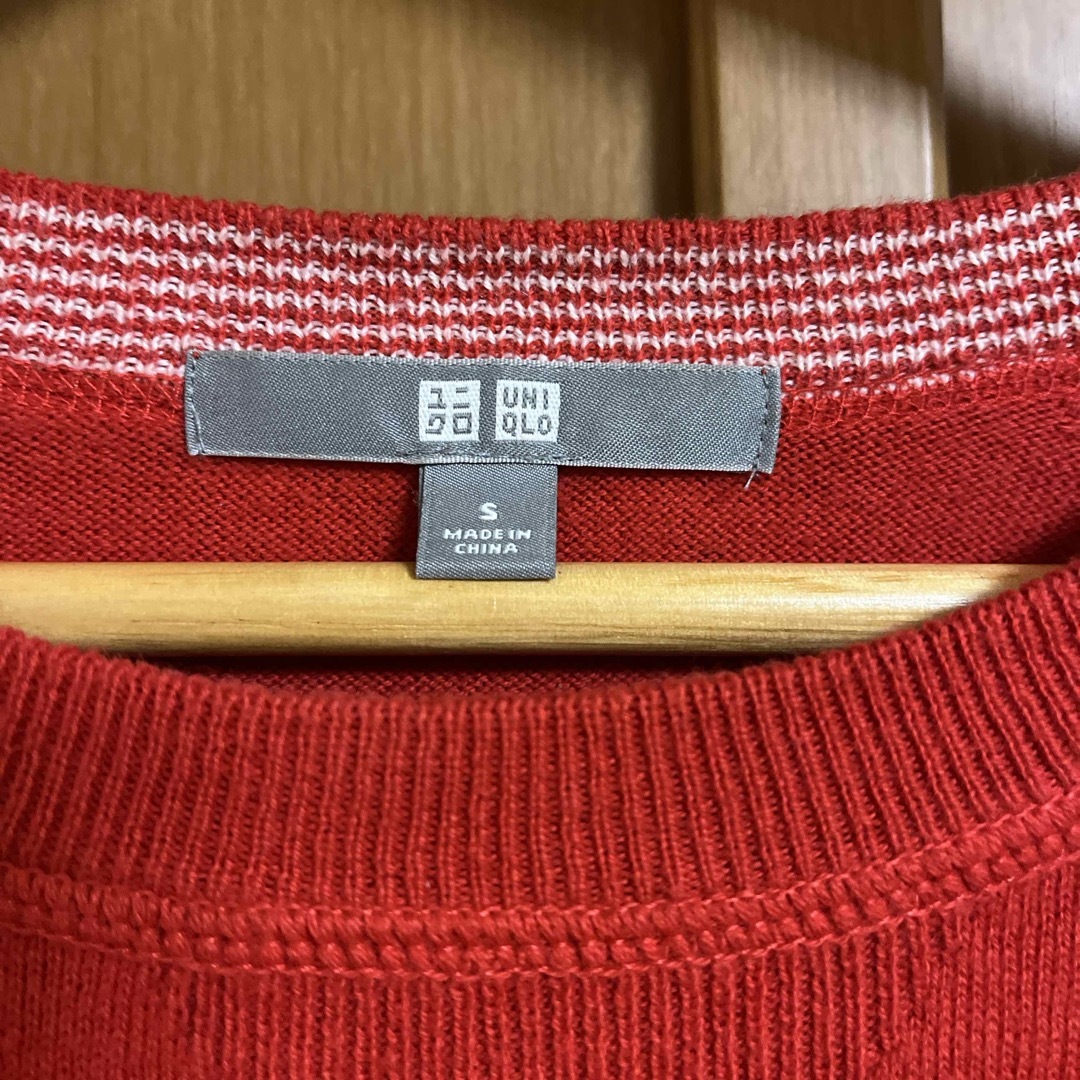 UNIQLO(ユニクロ)のカシミヤ混　薄手ニット　赤　Sサイズ レディースのトップス(ニット/セーター)の商品写真