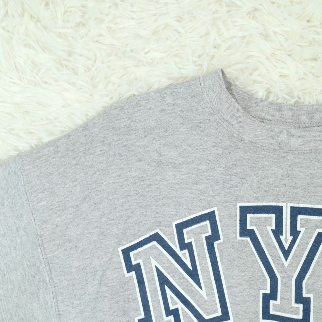 【US古着】NYCプリントデカロゴ ボロスウェット トレーナー 霜降りグレー メンズのトップス(スウェット)の商品写真