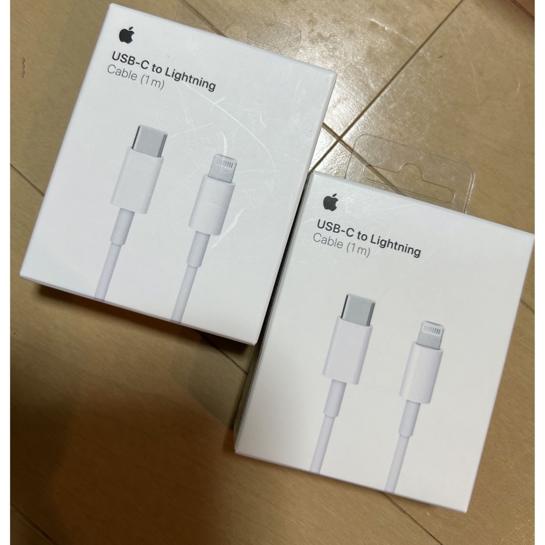 Apple(アップル)の純正 未開封 Apple Lightning -USB-Cケーブル 1m  2箱 スマホ/家電/カメラのスマートフォン/携帯電話(バッテリー/充電器)の商品写真