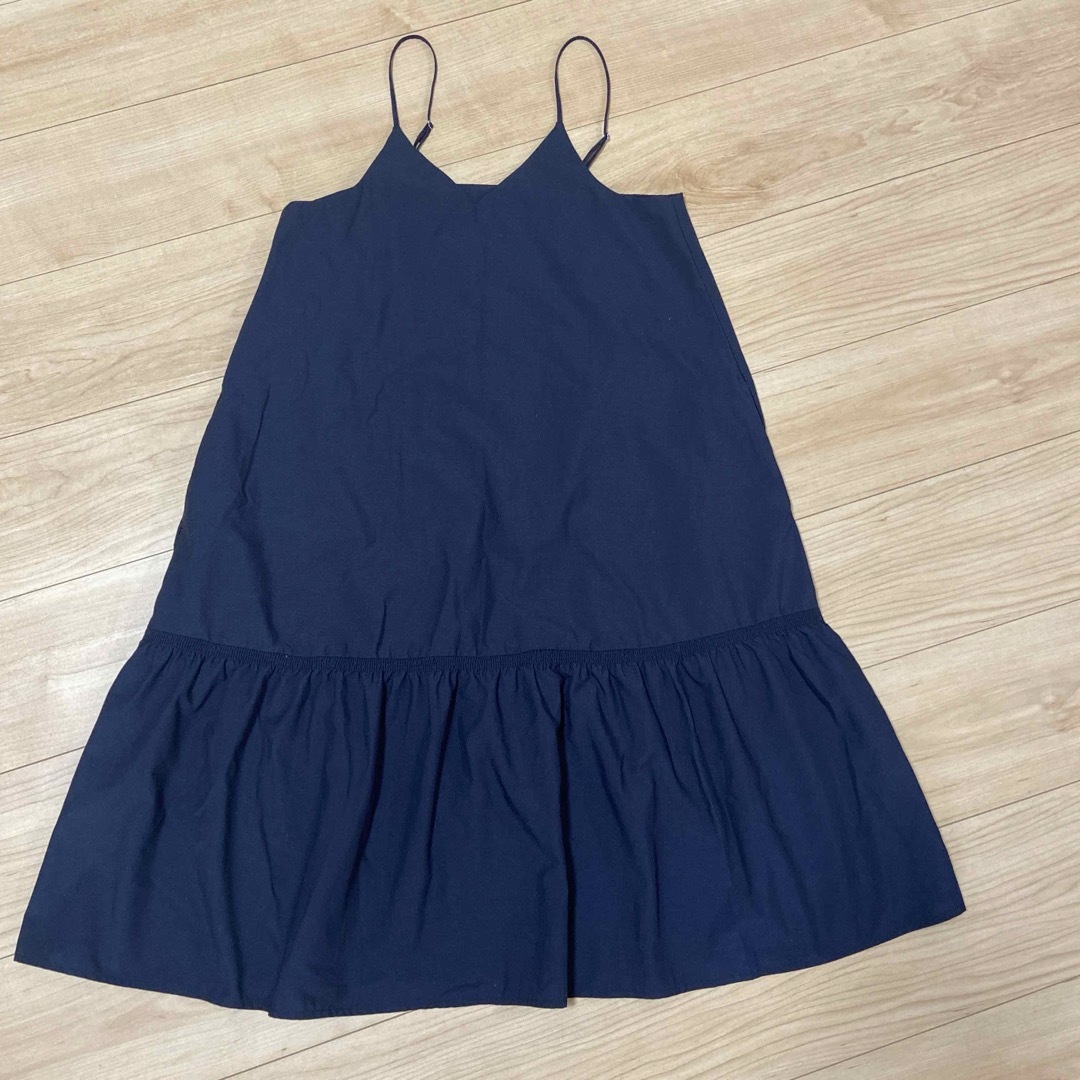 GU(ジーユー)のジーユー　キャミワンピース　濃紺　150 キッズ/ベビー/マタニティのキッズ服女の子用(90cm~)(ワンピース)の商品写真