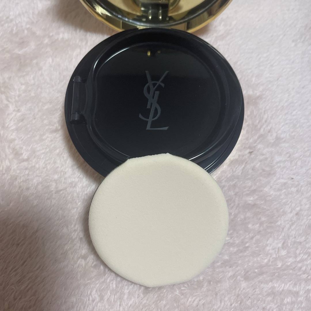 Yves Saint Laurent(イヴサンローラン)のイヴ・サンローラン　アンクルドポールクッションN25 コスメ/美容のベースメイク/化粧品(ファンデーション)の商品写真