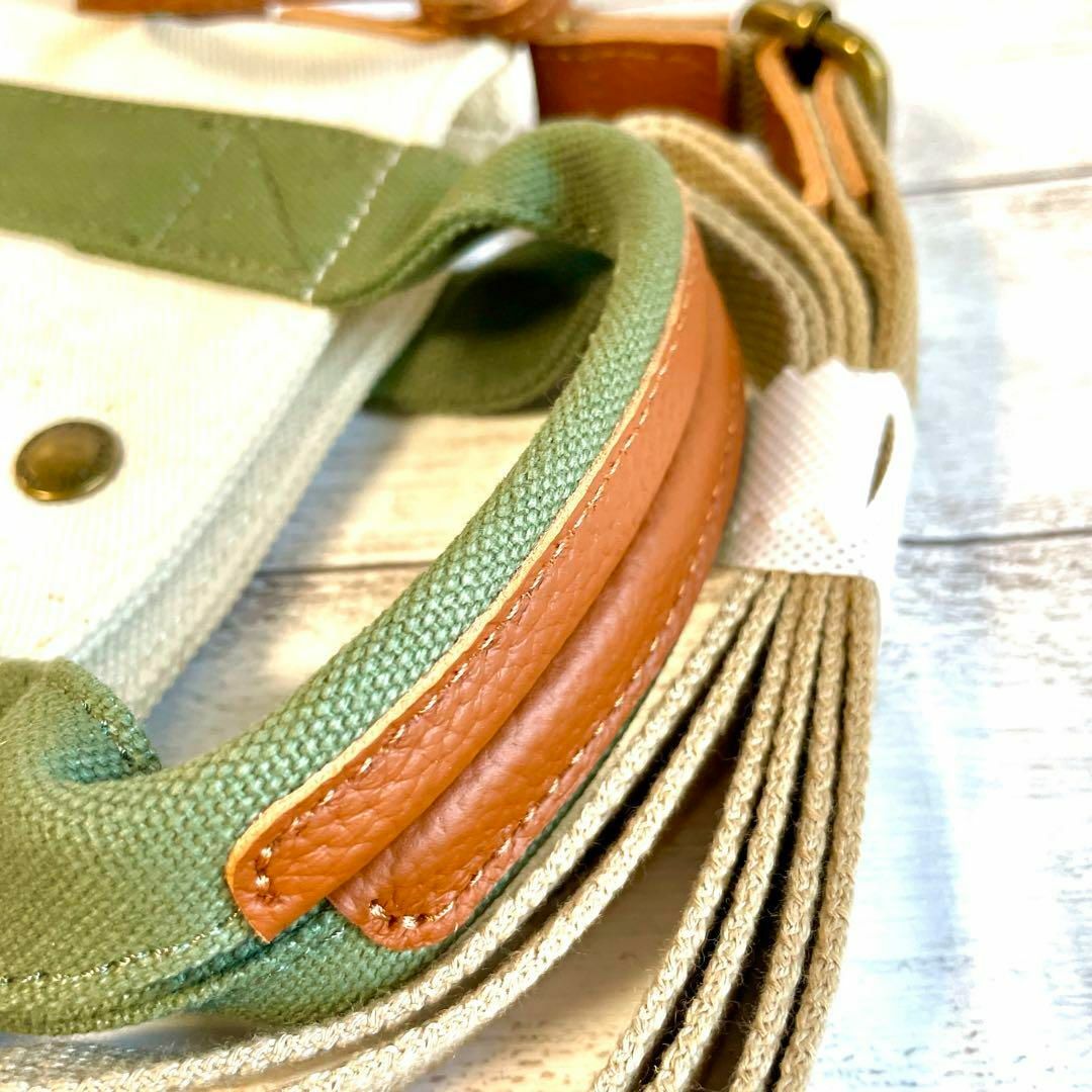 toleur(トーラ)のtoleur 　ショルダーバック　キャンパス　帆布　カーキ　スマホ　新品未使用 レディースのバッグ(ショルダーバッグ)の商品写真