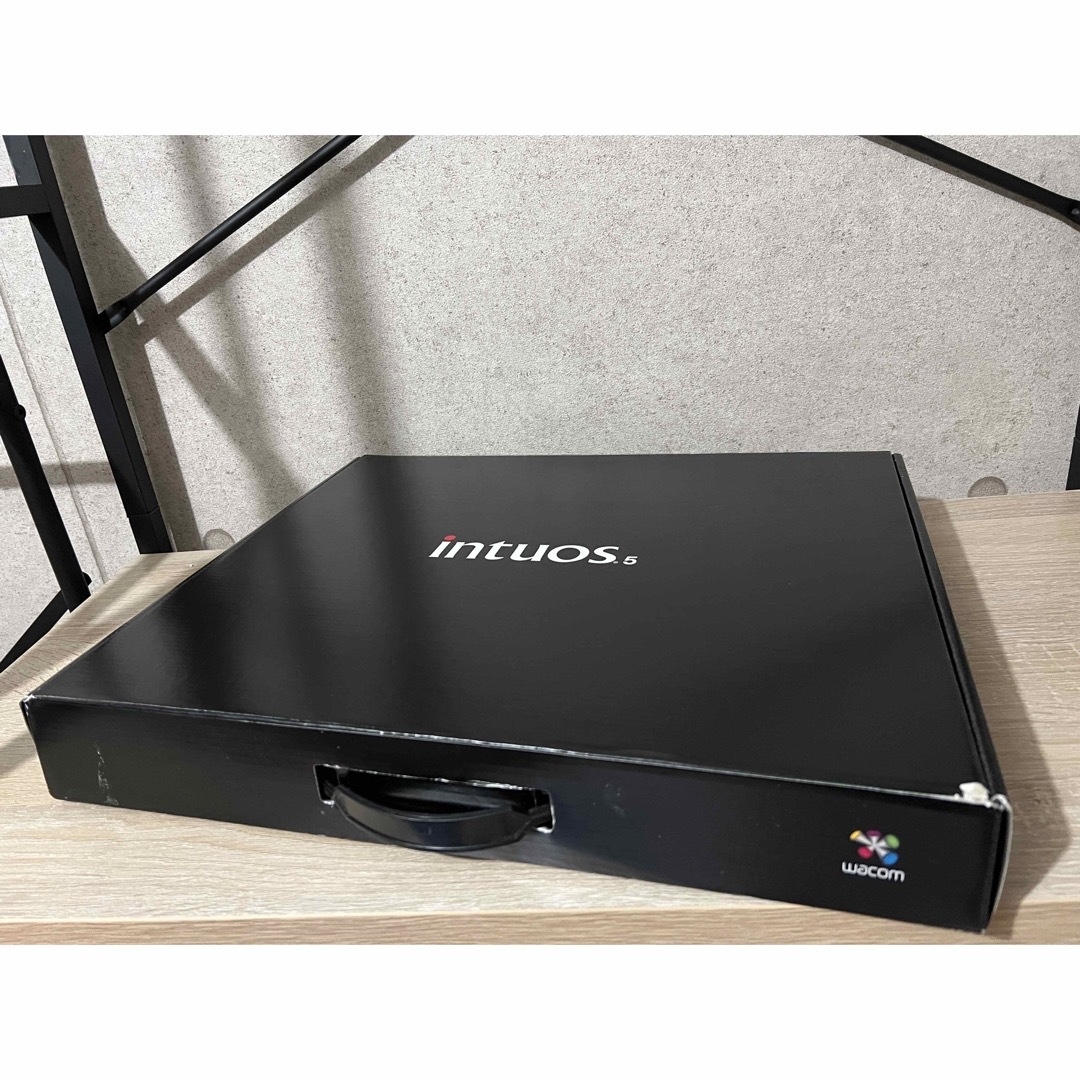 Wacom(ワコム)のWACOM Intuos PTK-650 タブレット スマホ/家電/カメラのPC/タブレット(タブレット)の商品写真