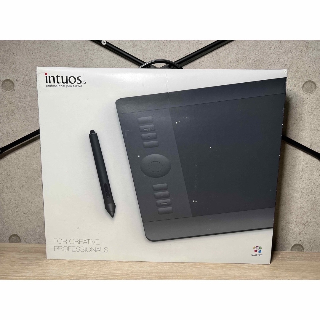 Wacom(ワコム)のWACOM Intuos PTK-650 タブレット スマホ/家電/カメラのPC/タブレット(タブレット)の商品写真