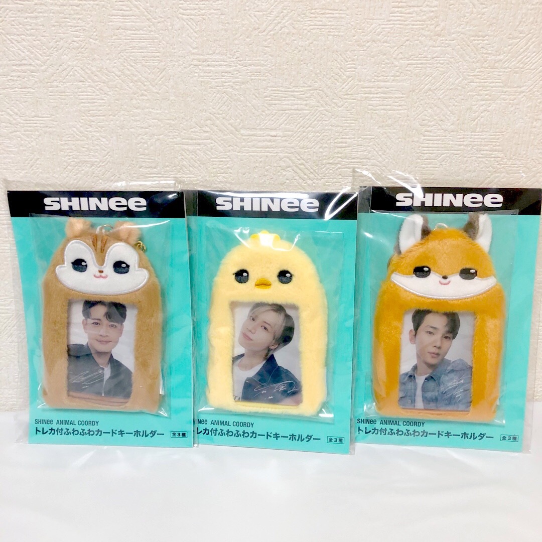 SHINee(シャイニー)の【匿名発送】新品 SHINee トレカ付ふわふわカードキーホルダー 全3種セット エンタメ/ホビーのタレントグッズ(ミュージシャン)の商品写真