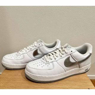 ナイキ(NIKE)の《限定品》エアフォース1 ロー カラー オブ ザ マンス  シルバー スウッシュ(スニーカー)