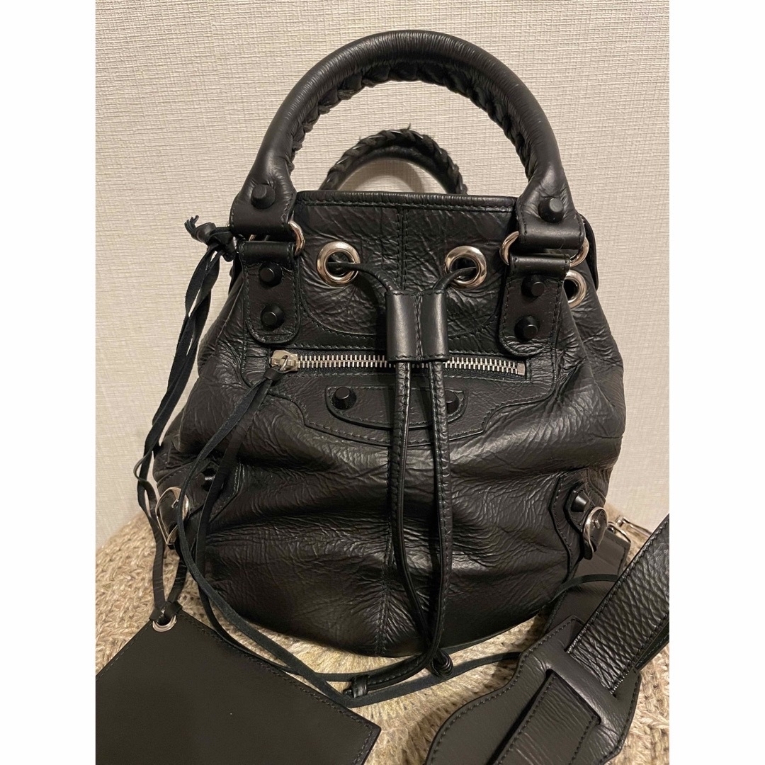 Balenciaga(バレンシアガ)のBALENCIAGA バレンシアガ クラシックミニポンポン バッグ ブラック レディースのバッグ(ショルダーバッグ)の商品写真