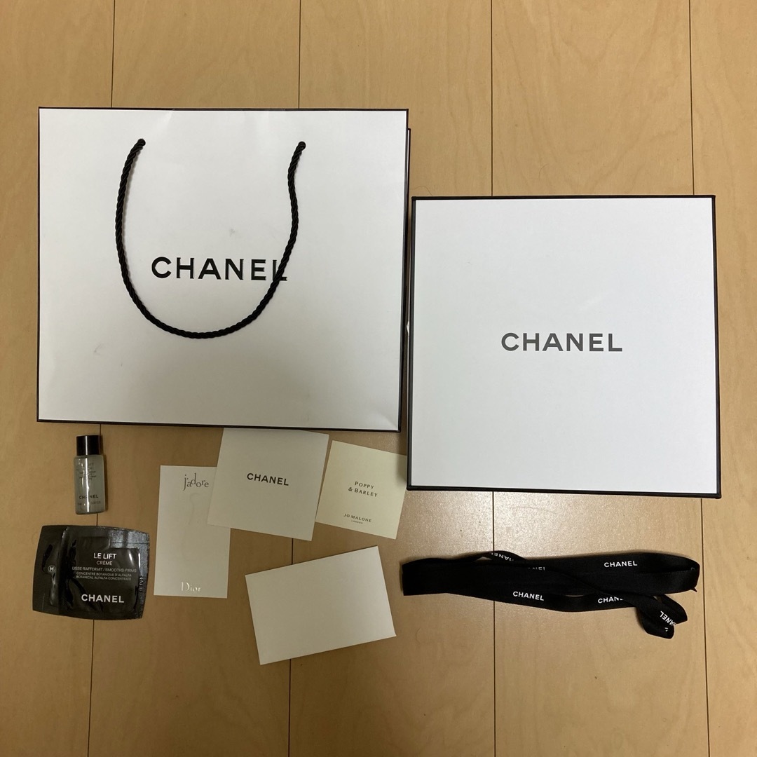 CHANEL(シャネル)のCHANEL 2023 クリスマスコフレ デュオ イン バッグ セット ホリデー コスメ/美容のキット/セット(コフレ/メイクアップセット)の商品写真