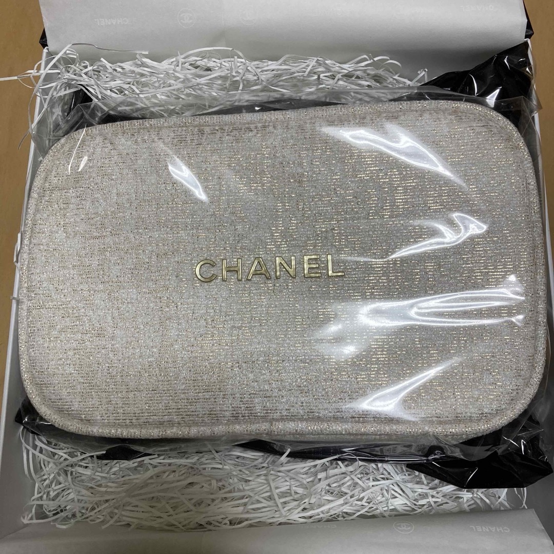CHANEL(シャネル)のCHANEL 2023 クリスマスコフレ デュオ イン バッグ セット ホリデー コスメ/美容のキット/セット(コフレ/メイクアップセット)の商品写真