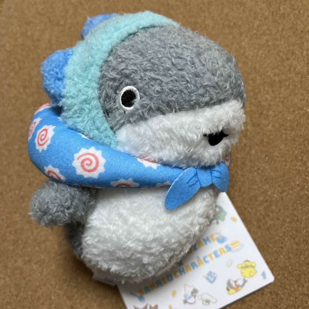 サンリオ - おでかけ子ザメ サンリオ ぬいぐるみ ハンギョドンの サンリオ - おでかけ子ザメ サンリオ ぬいぐるみ ハンギョドンの