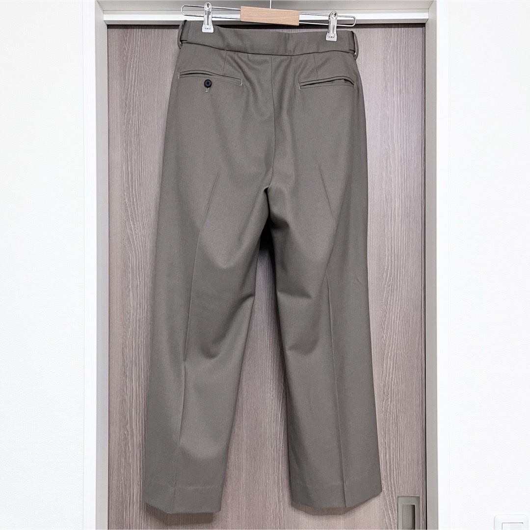 YOKE(ヨーク)のYOKE BELTED 2TUCK WIDE TROUSERS タグ付 メンズのパンツ(スラックス)の商品写真