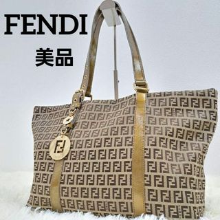 フェンディ(FENDI)の【美品】FENDI　フェンディ　トートバッグ　ズッキーノ　ゴールド　チャーム付(トートバッグ)