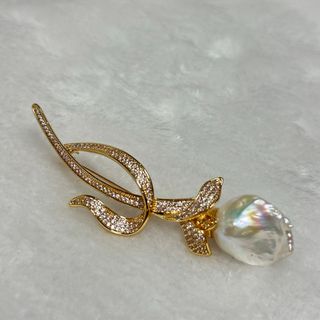 綺麗！虹色！17mm 南洋真珠ブローチ　天然パール(ブローチ/コサージュ)