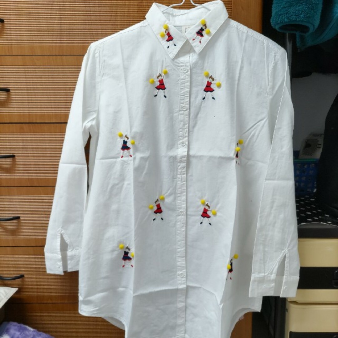 刺繍長袖シャツ　フィリル レディースのトップス(シャツ/ブラウス(長袖/七分))の商品写真