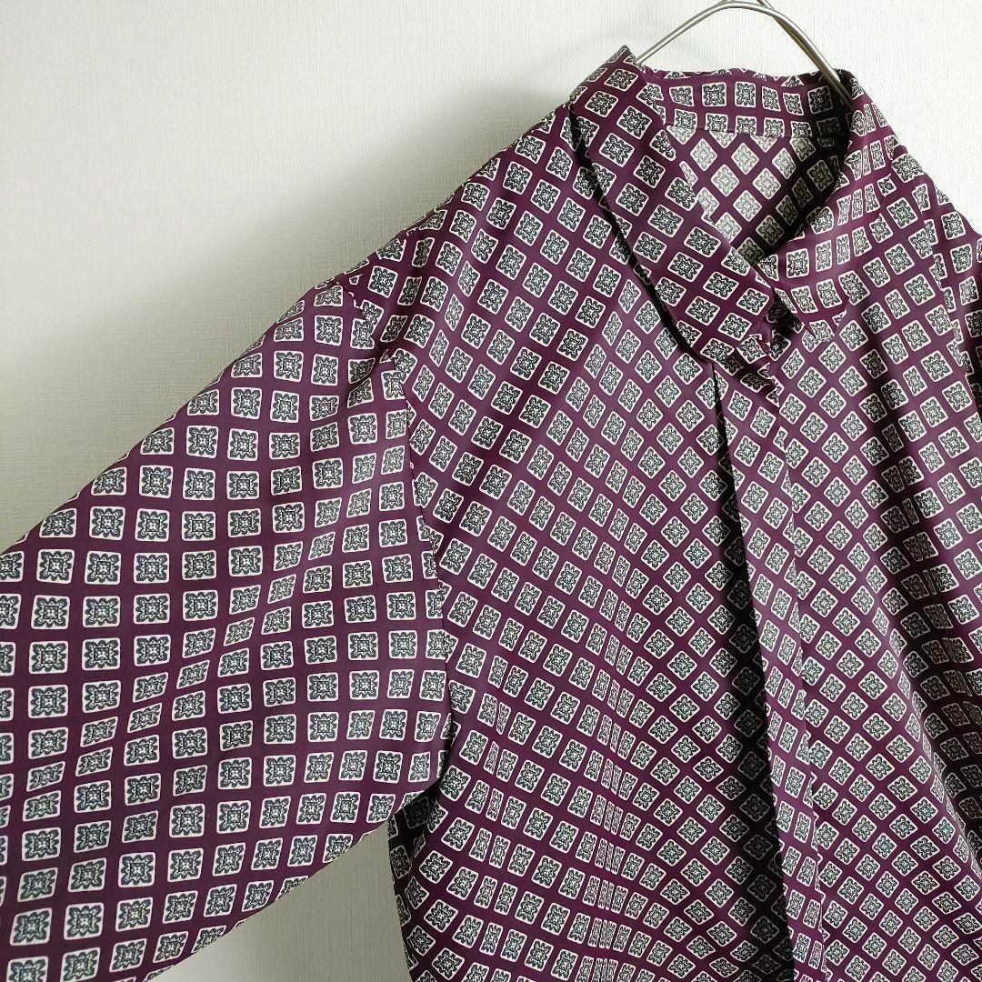 総柄ブラウス 深紫 比翼仕立 金縁ボタン シルクタッチ 日本製 レトロ古着 メンズのトップス(シャツ)の商品写真