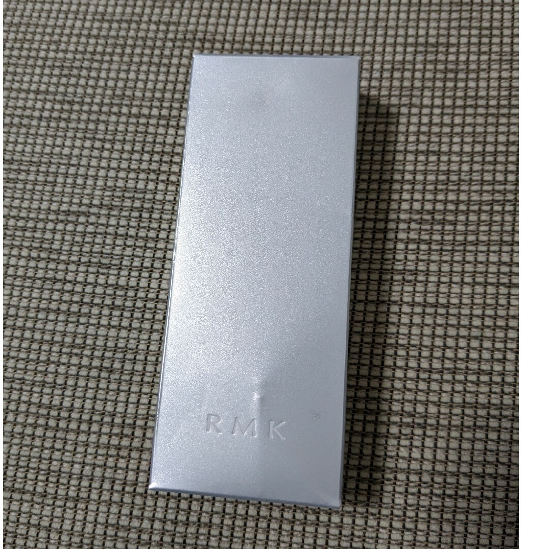 RMK(アールエムケー)の訳あり品　RMK スムースフィット ポアレスベース 03 (35g) コスメ/美容のベースメイク/化粧品(化粧下地)の商品写真