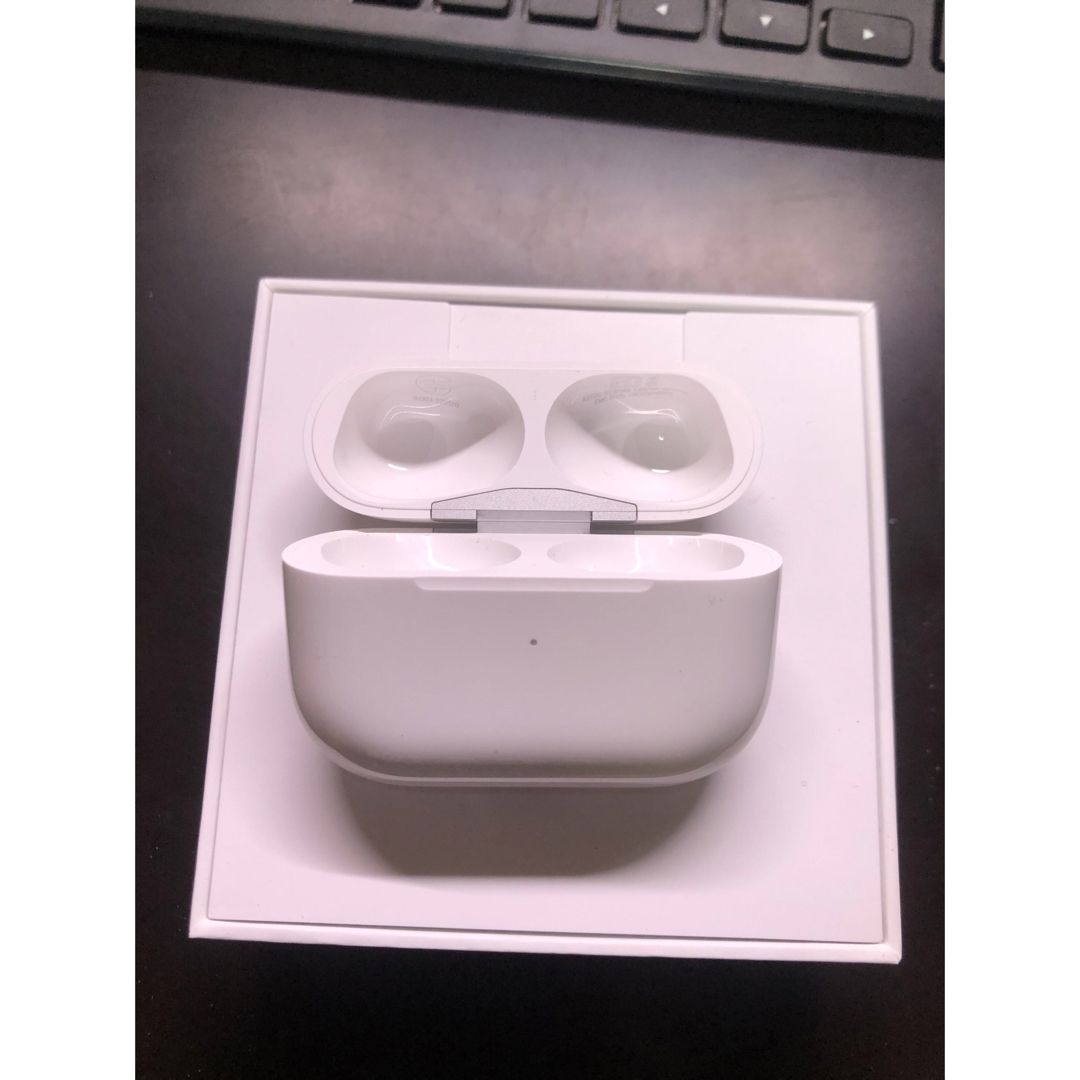 Apple - Apple AirPods Pro 第2世代 充電ケースlightning充電の Apple - Apple AirPods Pro 第2世代 充電ケースlightning充電の