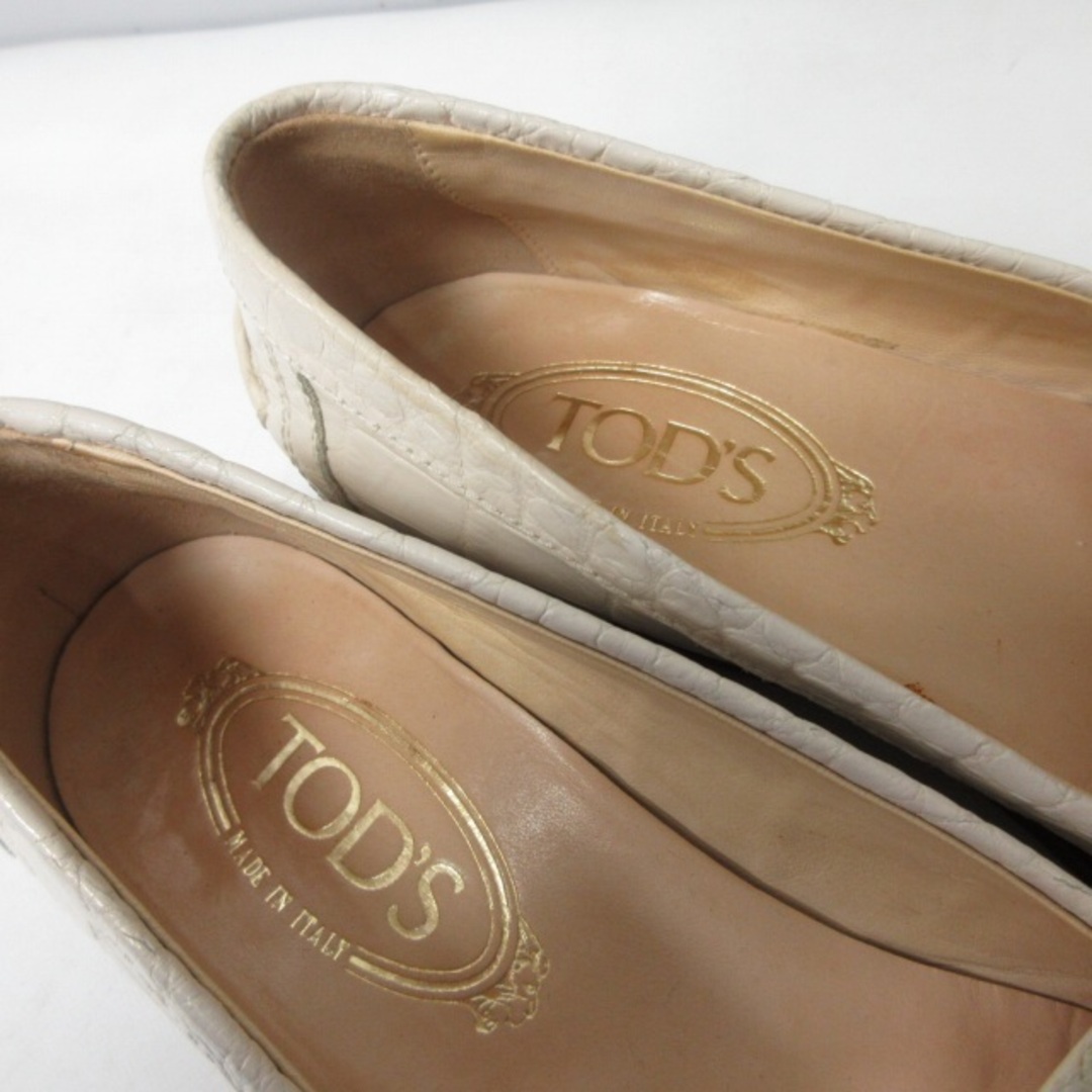 TOD'S(トッズ)のトッズ クロコ型押し レザーローファー スリッポン 白 24㎝ IBO47 レディースの靴/シューズ(ローファー/革靴)の商品写真