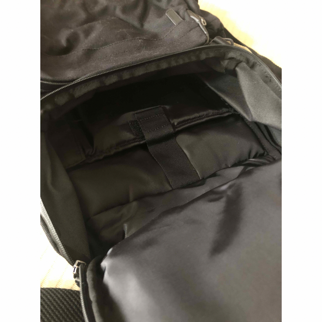 リュック　新品　大容量　バックパック　ブラック　ドリンクホルダー　ポケット多い メンズのバッグ(ビジネスバッグ)の商品写真