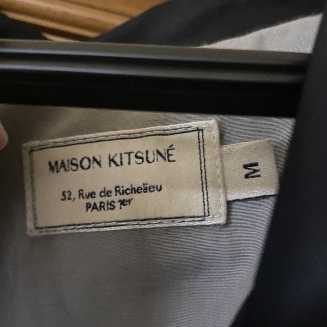 MAISON KITSUNE'(メゾンキツネ)のメゾンキツネ　コーチジャケット　ジャケット　コート　黒 メンズのジャケット/アウター(ナイロンジャケット)の商品写真