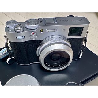 フジフイルム(富士フイルム)のFUJI FILM コンパクトデジタルカメラ X100V SILVER(コンパクトデジタルカメラ)