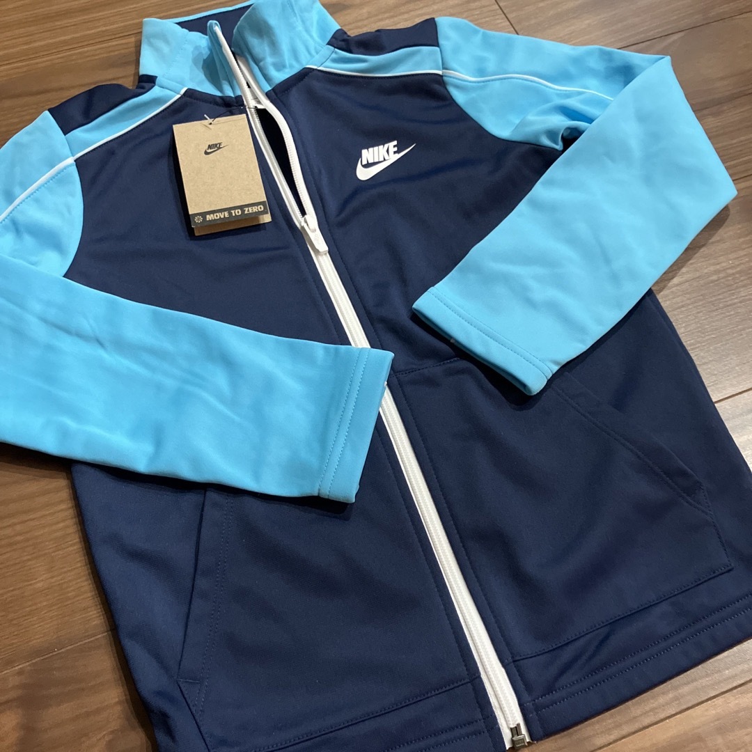 NIKE(ナイキ)のタグ付き新品⭐︎NIKE140サイズ キッズ/ベビー/マタニティのキッズ服男の子用(90cm~)(ジャケット/上着)の商品写真