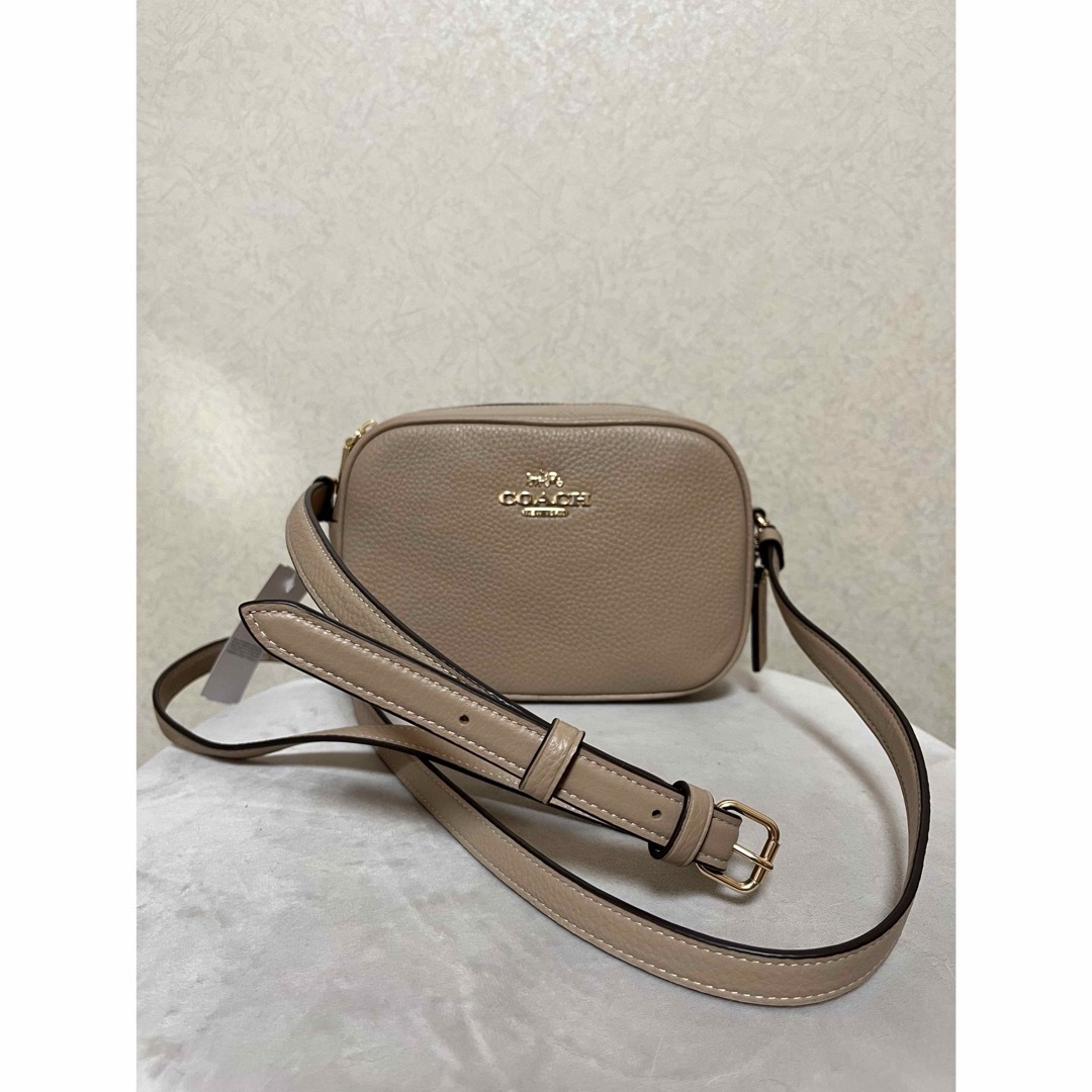 COACH(コーチ)のcoach コーチ　ミニジェイミーカメラバッグ　ベージュ レディースのバッグ(ショルダーバッグ)の商品写真