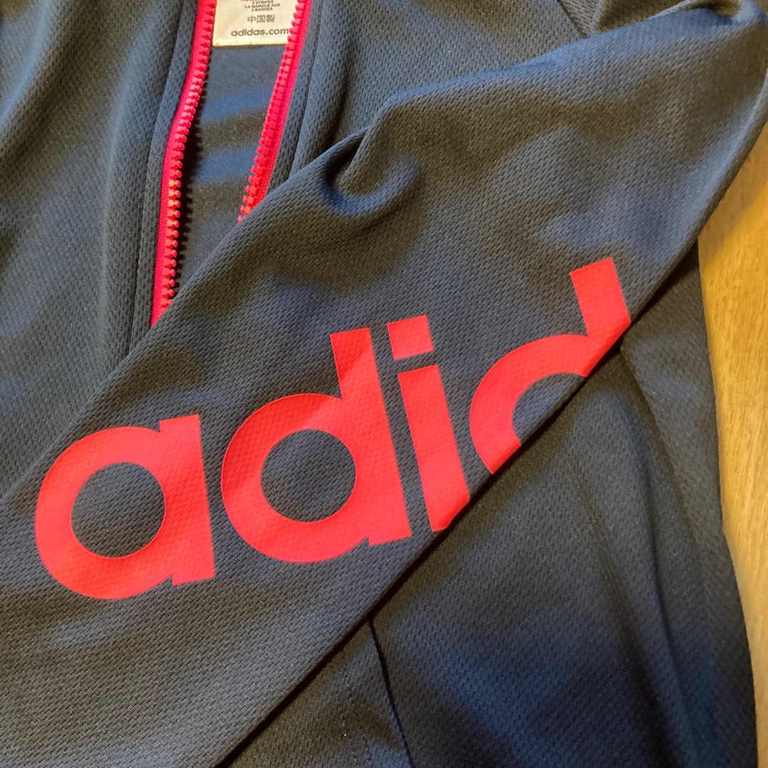 adidas(アディダス)のアディダス　ジップアップパーカー130サイズ キッズ/ベビー/マタニティのキッズ服女の子用(90cm~)(ジャケット/上着)の商品写真