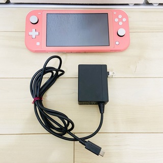 ニンテンドースイッチ(Nintendo Switch)の【美品】Nintendo Switch ニンテンドースイッチライト　コーラル(携帯用ゲーム機本体)